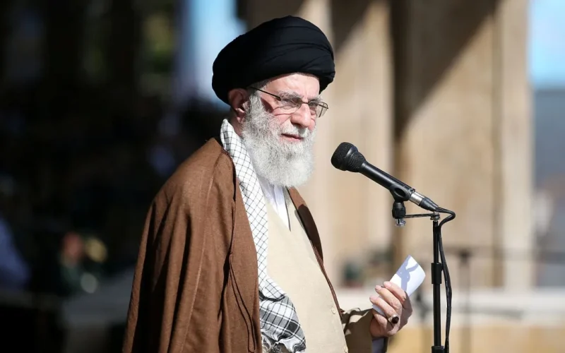 Líder supremo do Irã anuncia presidente interino