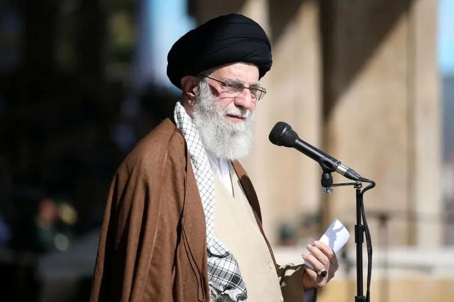 Líder supremo do Irã anuncia presidente interino